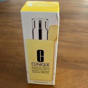 Dramatically different moisturizing lotion. Travel exclusive size! NIB/NWOT